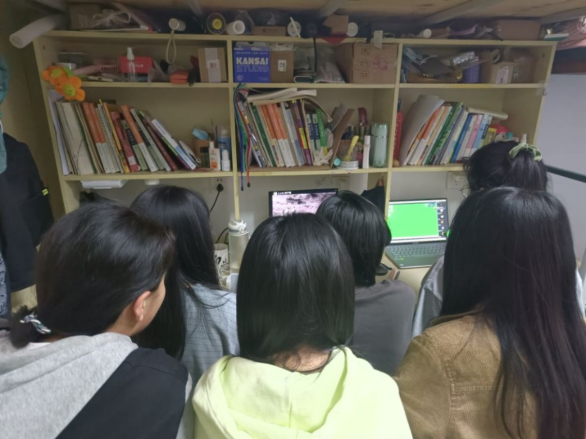 人文学院开展同上“平凡英雄·青春百年”思政大课活动